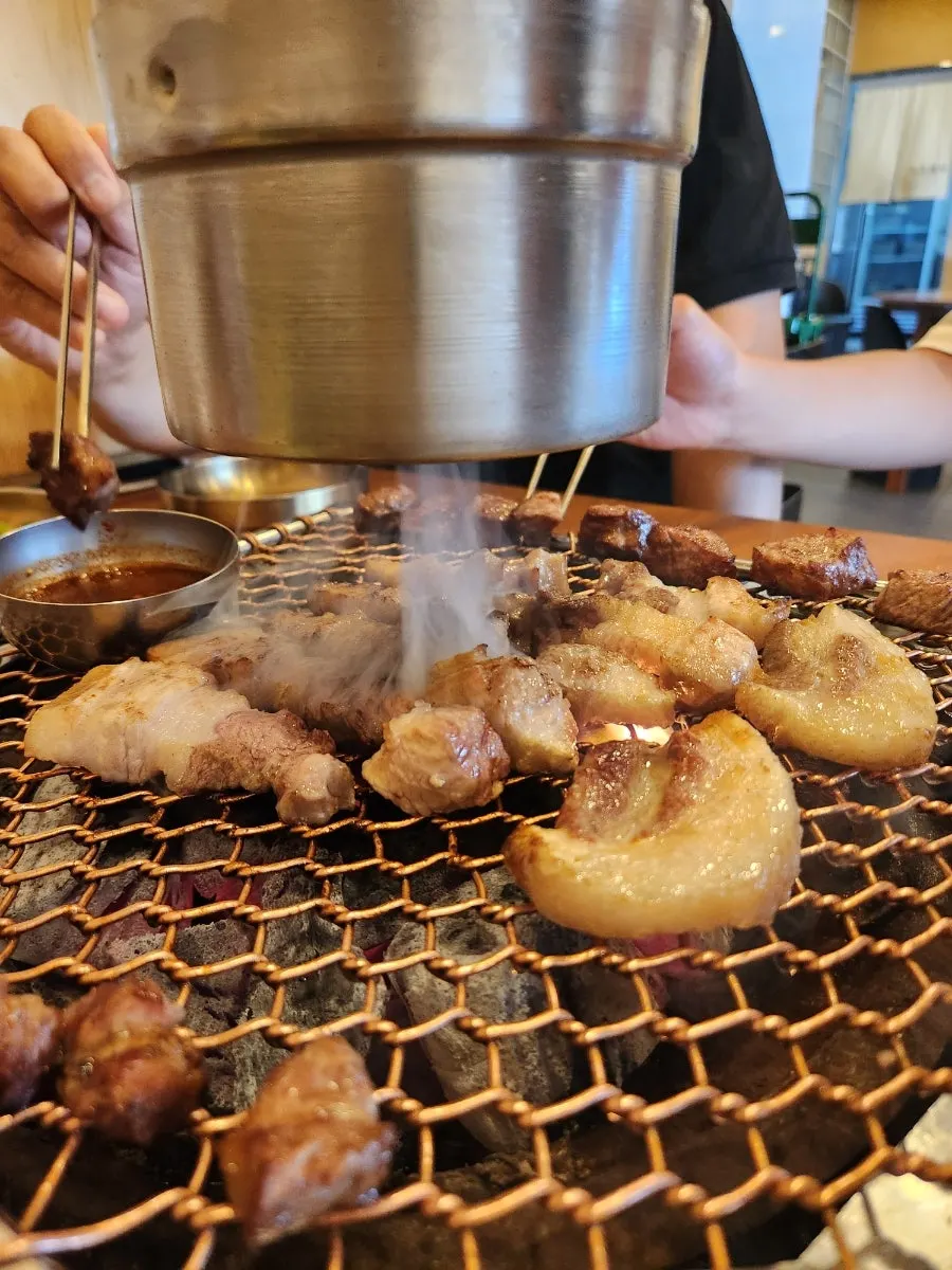 Straw-fire seared black pork neck and belly meat