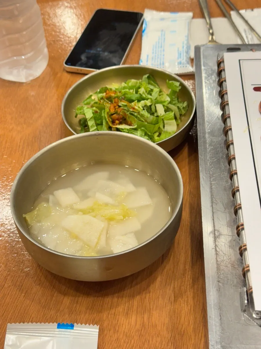 Basic side dish setup at Nopo Dwaeji Aewol