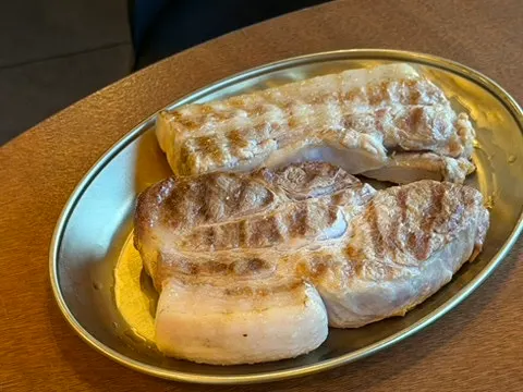 Black pork geungogi being pre-seared
