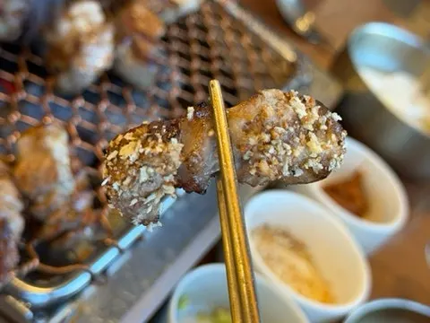 Side dish plate with wasabi and mu-saengchae