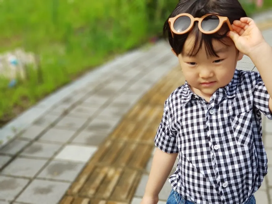 Child wearing mocha kids sunglasses