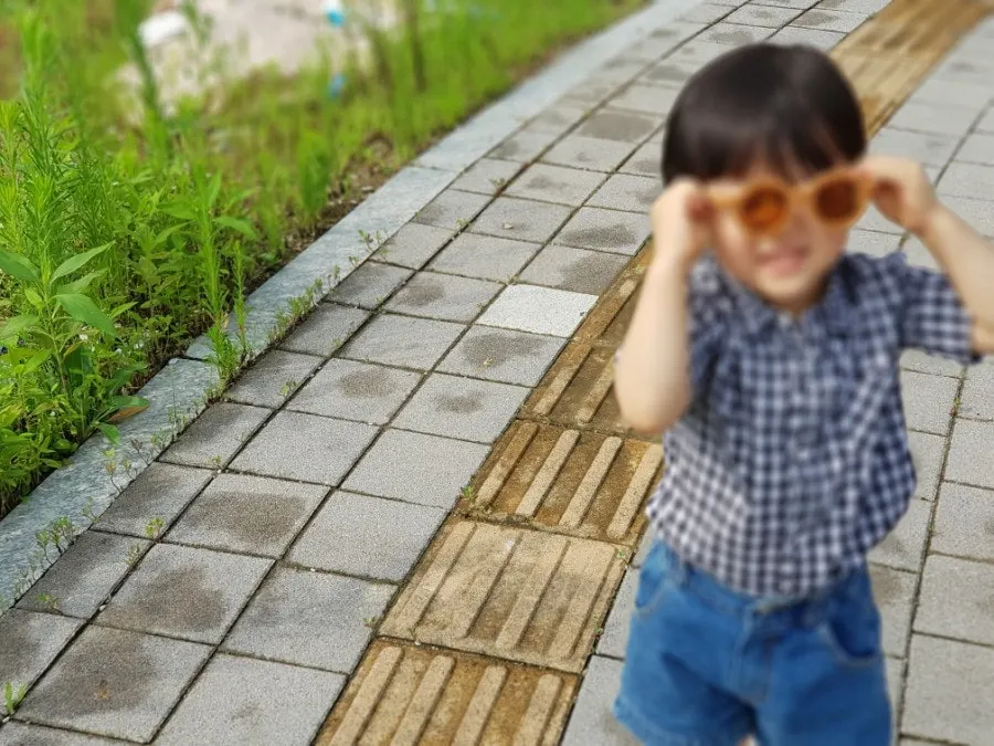 Child with sunglasses on top of the head