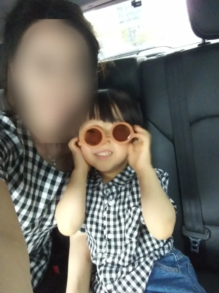 サングラスの布ポーチの写真