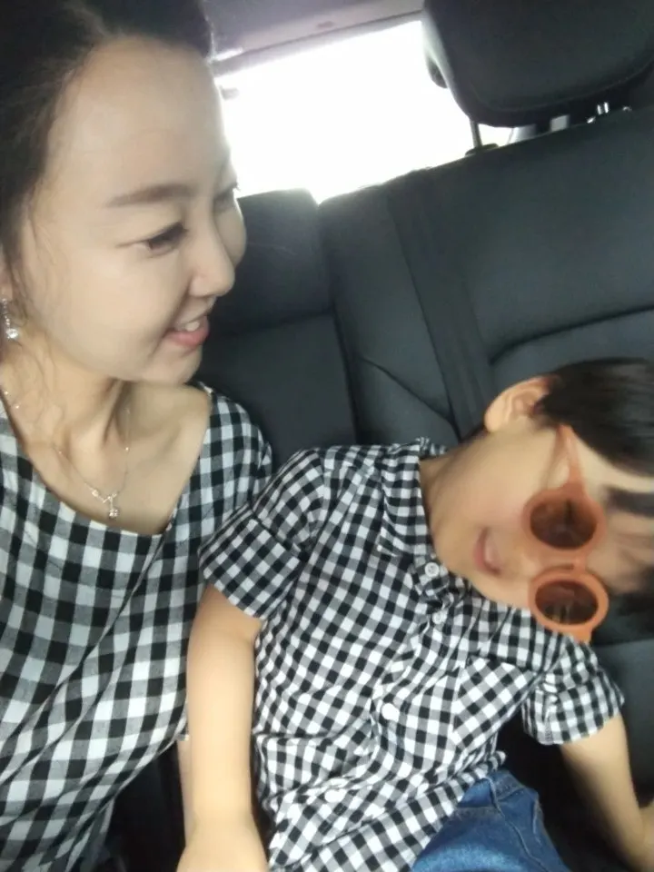 Final photo of a child wearing kids sunglasses