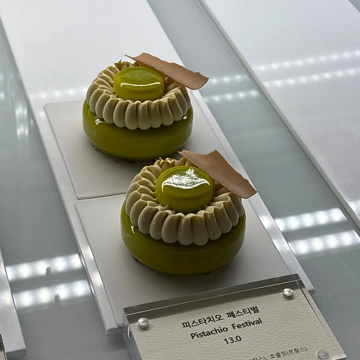 Square photo of desserts from Notldun near Ttukseom Station