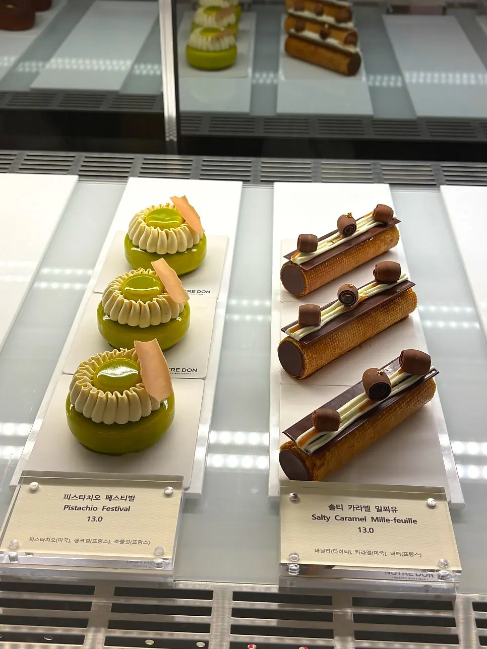 Valrhona madeleine selection set packaging