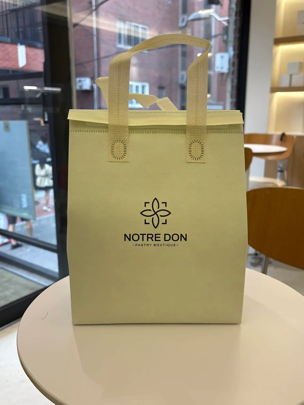 Notldun's takeout bag and insulated packaging