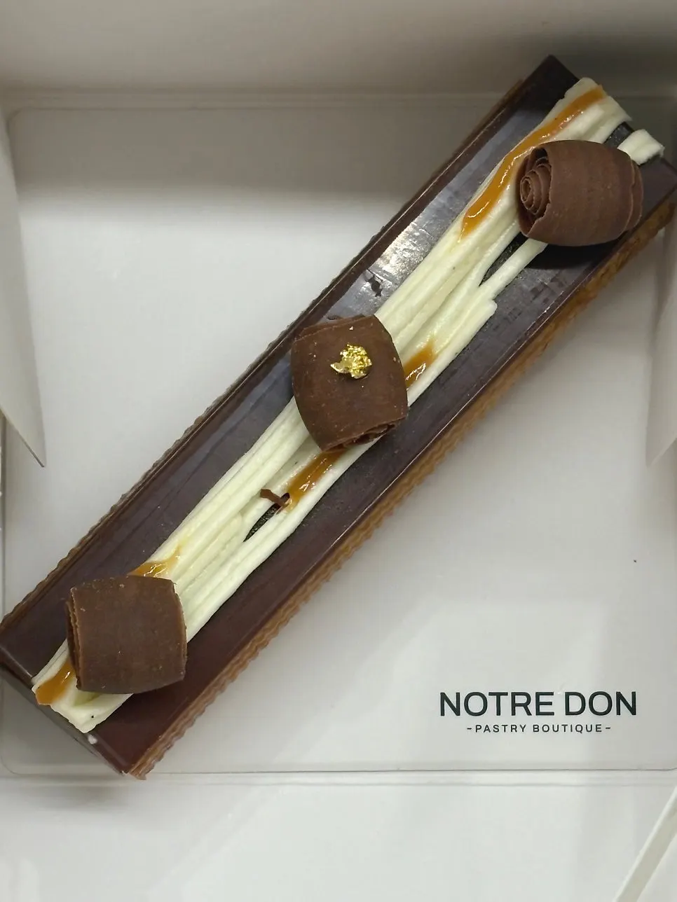 Close-up of the Signature Blanc