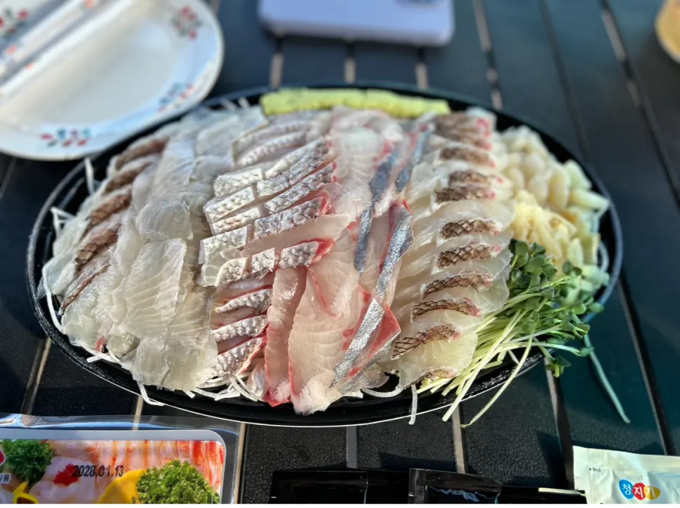 참돔과 강도다리 회 접시