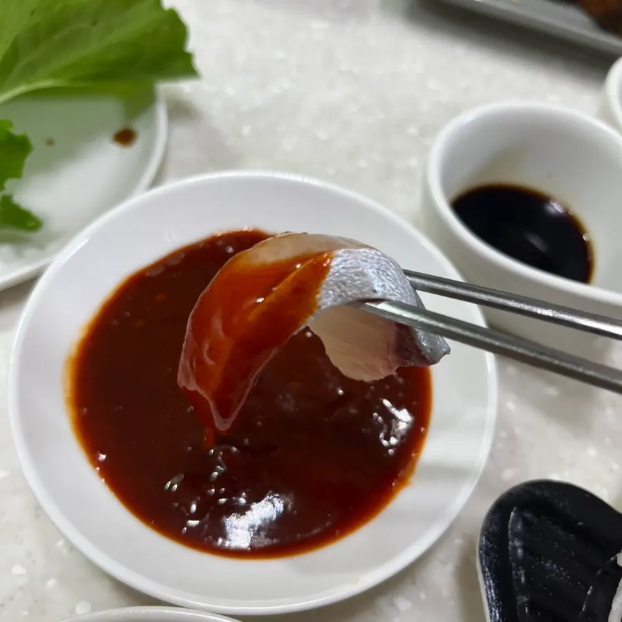 서비스로 받은 제철 전어회