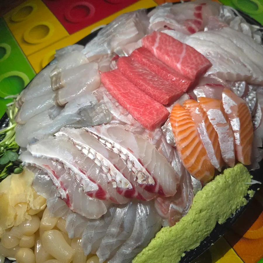 Takeaway sashimi enjoyed with a fireworks festival