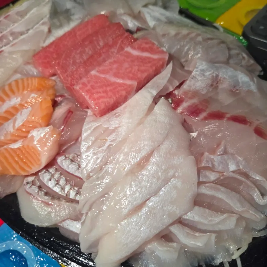 Mixed sashimi with tuna and white fish