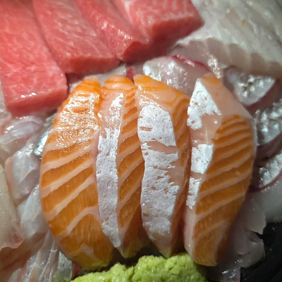 Thickly sliced large flounder sashimi