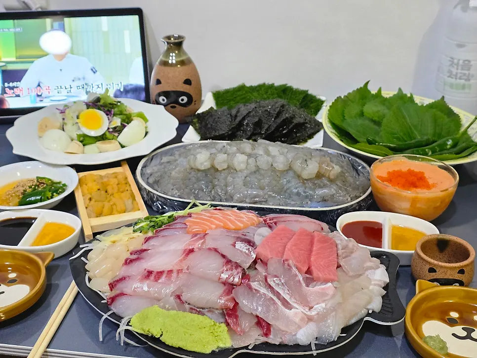 두툼하게 썰린 땅끝마을 고급회 한 상