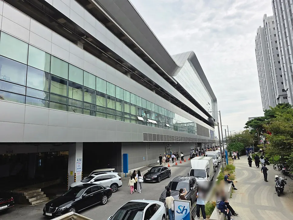 노량진역 9번 출구 근처 수산시장 입구