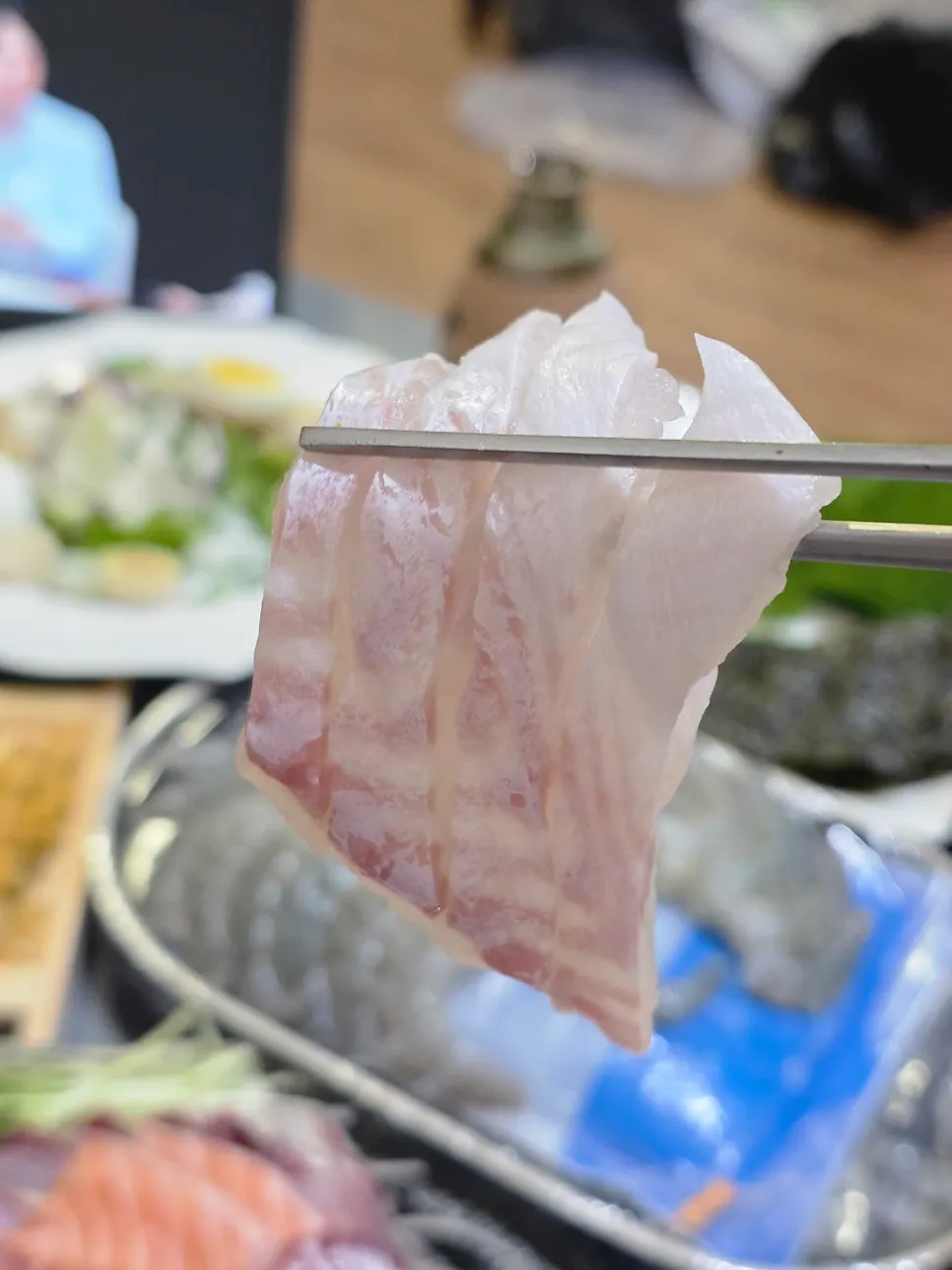 감성돔과 대광어가 담긴 고급회 접시