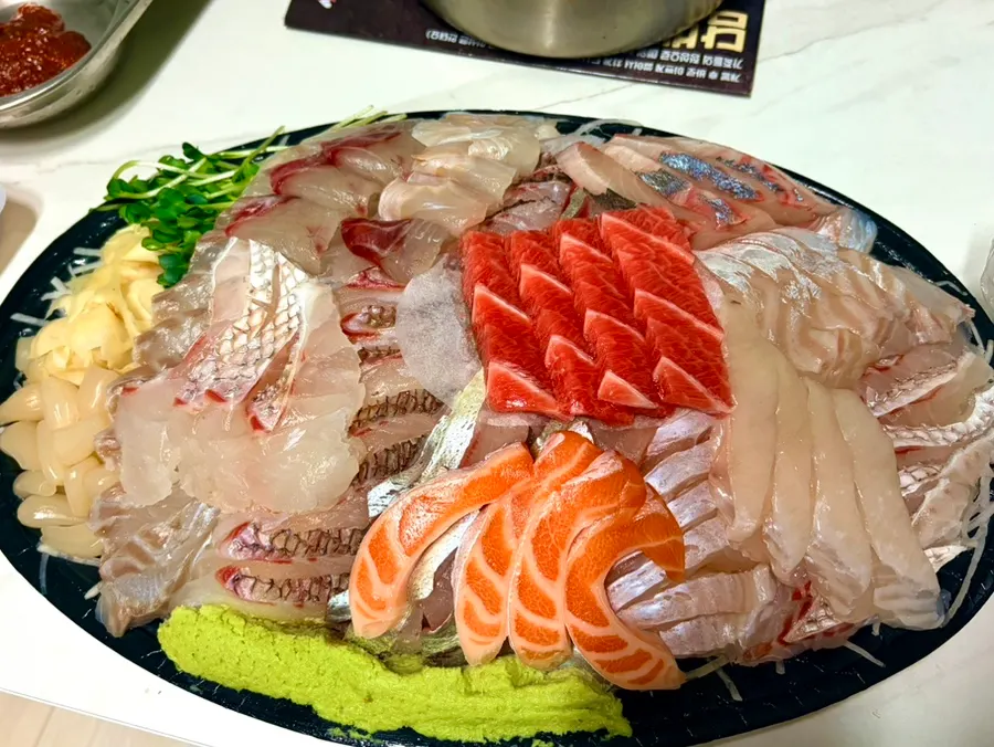Sashimi premium de Ttangkkeut Maeul cortado en trozos gruesos