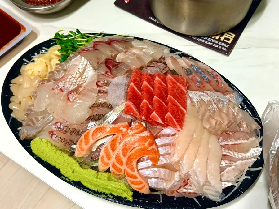 Surtido de sashimi premium con pescado de temporada
