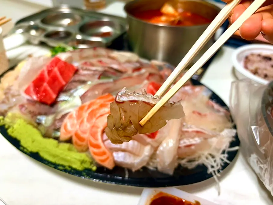 Sashimi mixto de fletán, salmón y pargo rojo