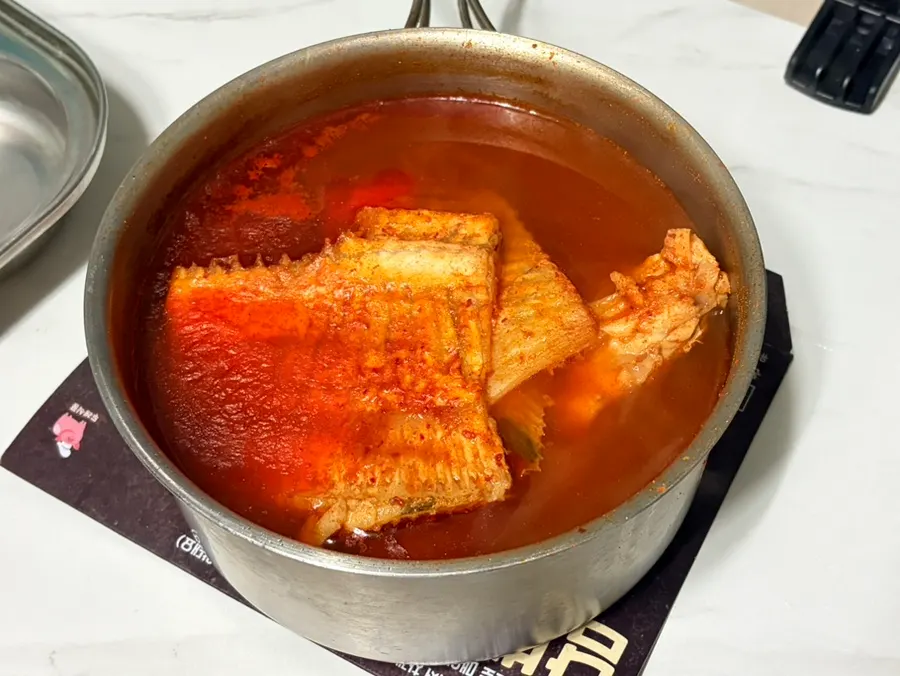 Ingredientes del maeuntang recibidos por reserva en Ttangkkeut Maeul