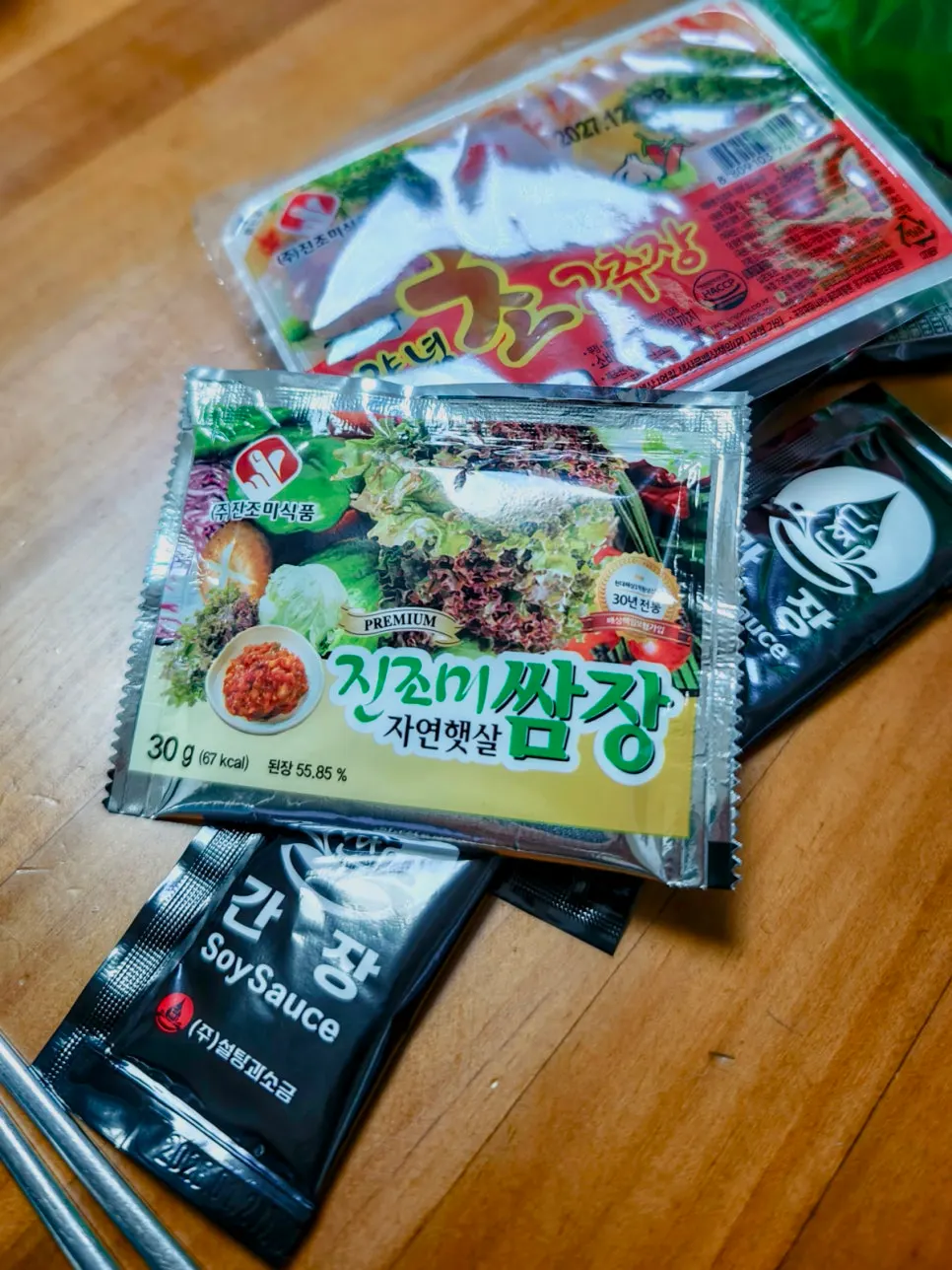 Basic seasoning set with vinegared gochujang, soy sauce, wasabi, and ssamjang