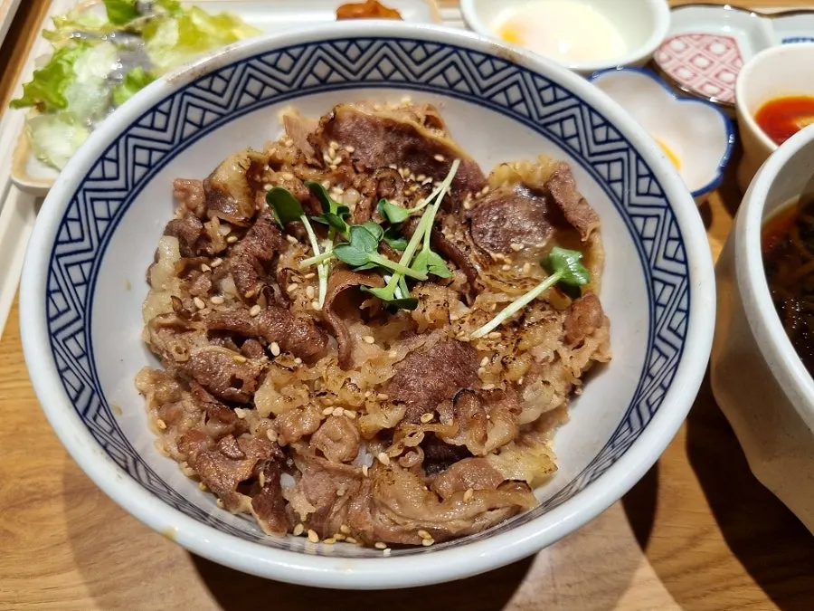 Spicy gyudon karai and 5 pieces of karaage