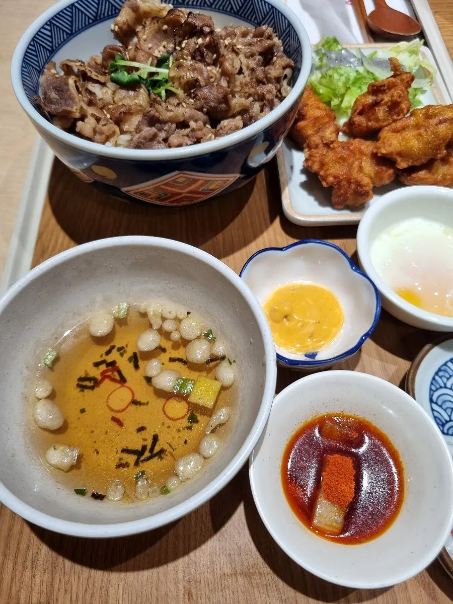 Cool mini buckwheat noodles served with the set