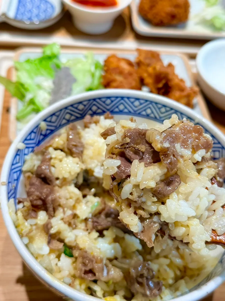 Gyudon han-sang set with side dishes