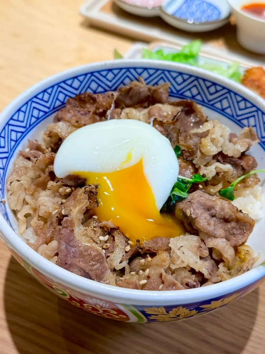 Gyudon han-sang mixed with the burst poached egg