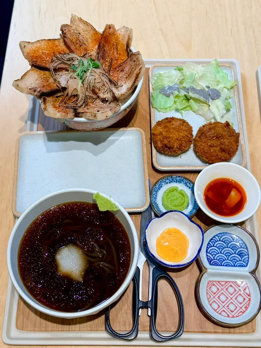Sous vide chashu-don wrapped around the rice bowl