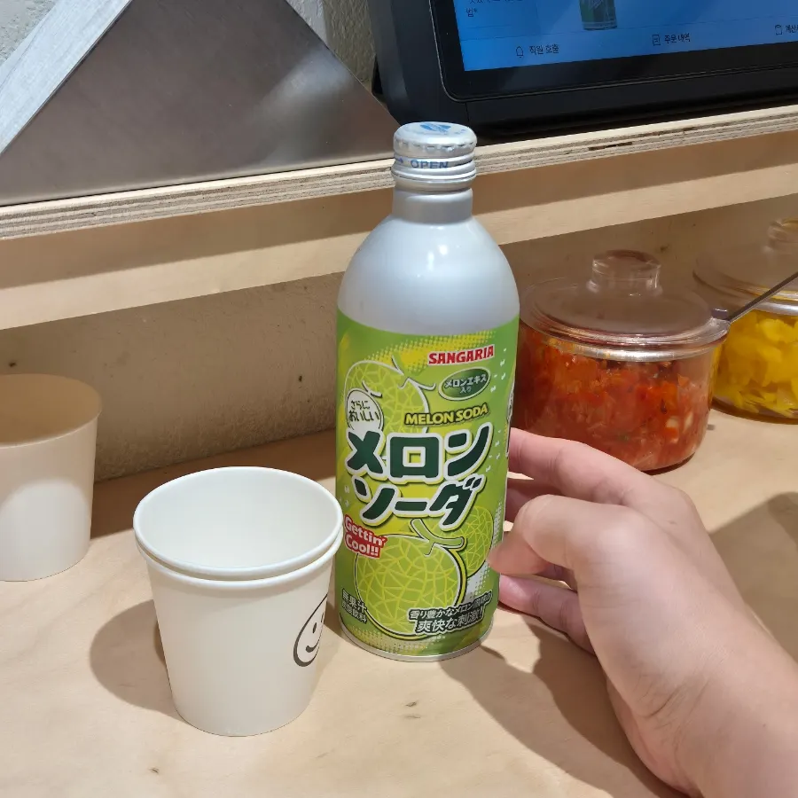 규동집 2인 테이블과 내부 공간