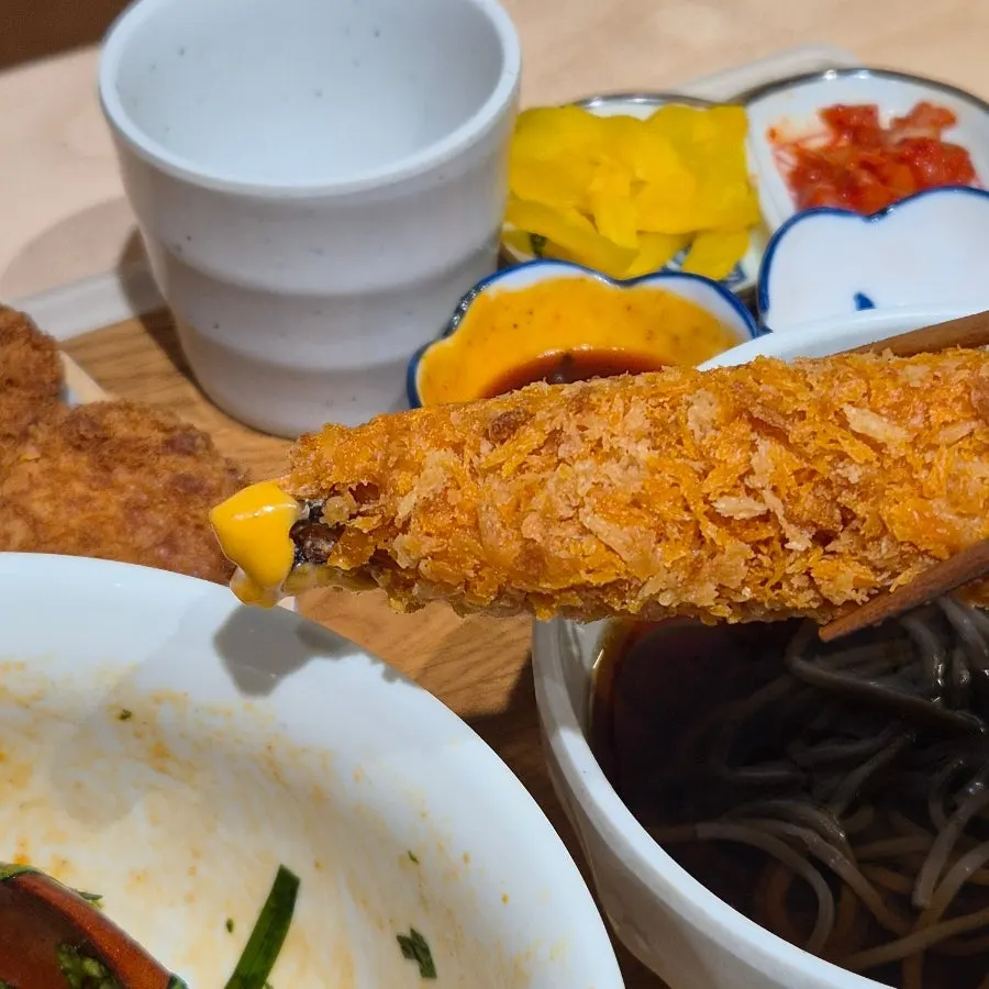 갓 튀겨 나온 새우튀김