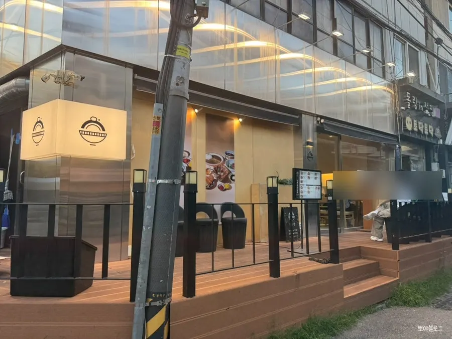 Exterior of Gyudongjip Noryangjin Main Branch, easy to spot from a distance