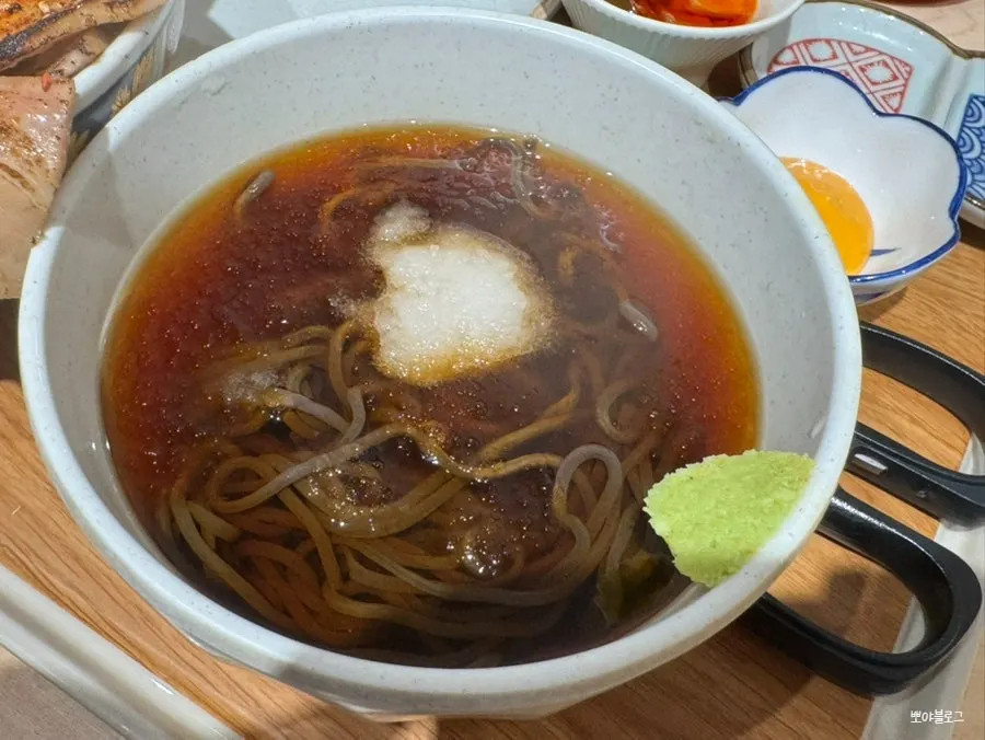 Two bowls of Gyudongjip's set meals on the table