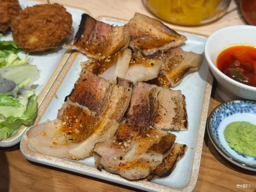 Scooping up chashu with rice