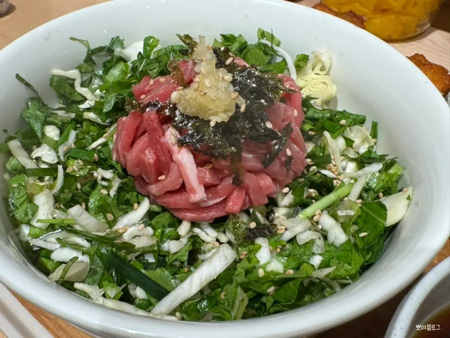 Cross-section of rice and meat in the chashu-don