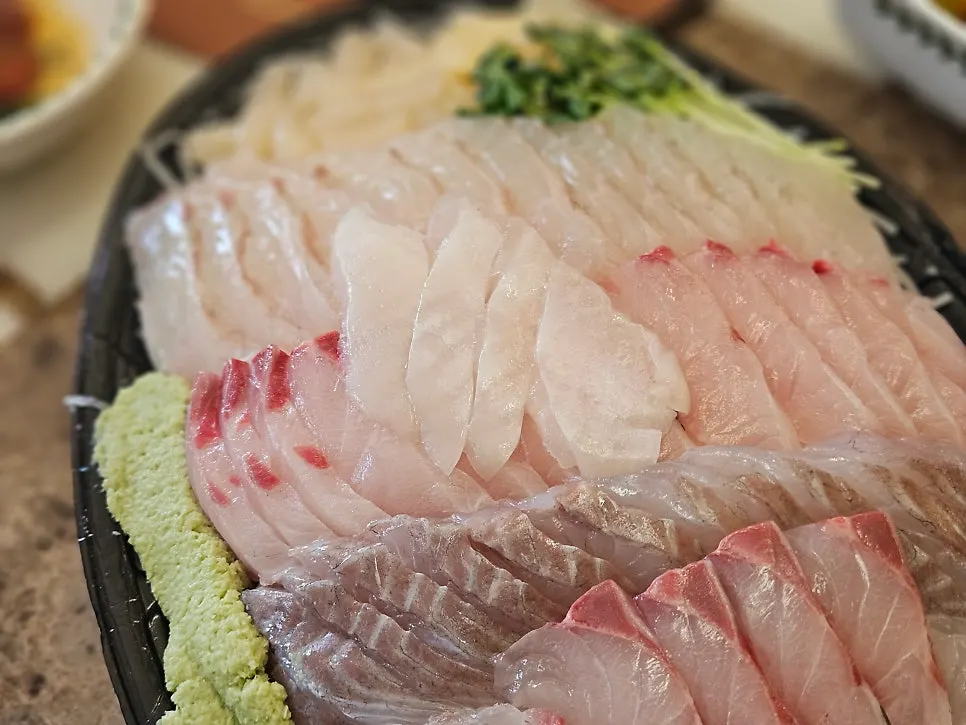 가족 모임 상에 올린 모듬회