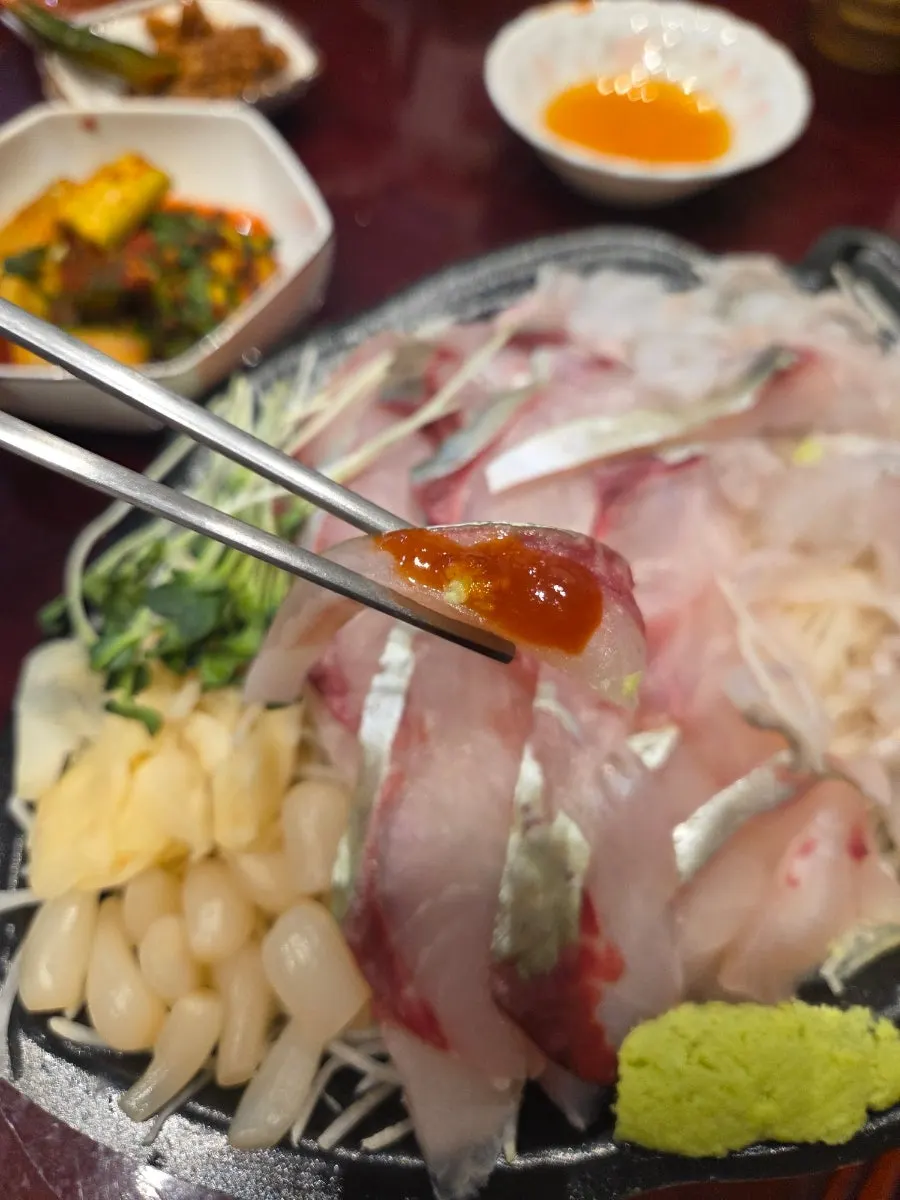 꼬독꼬독한 참도다리세꼬시 접시