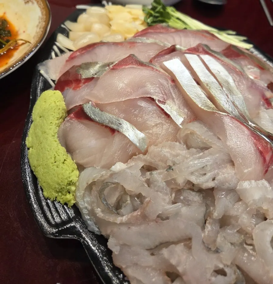 전갱이회와 소주 한잔 집술 상차림
