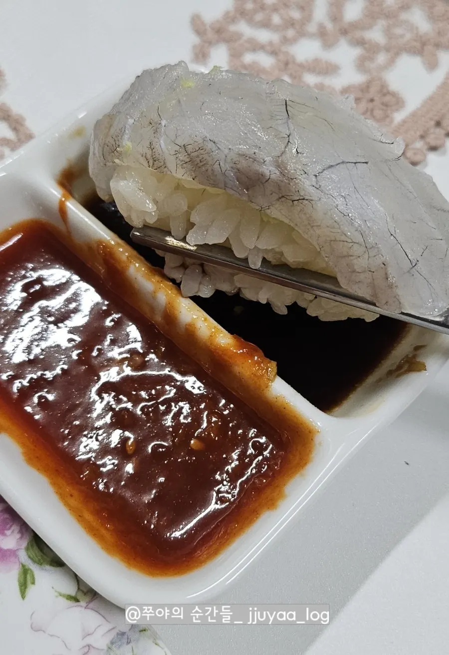 땅끝마을 포장 초밥과 초밥 양념
