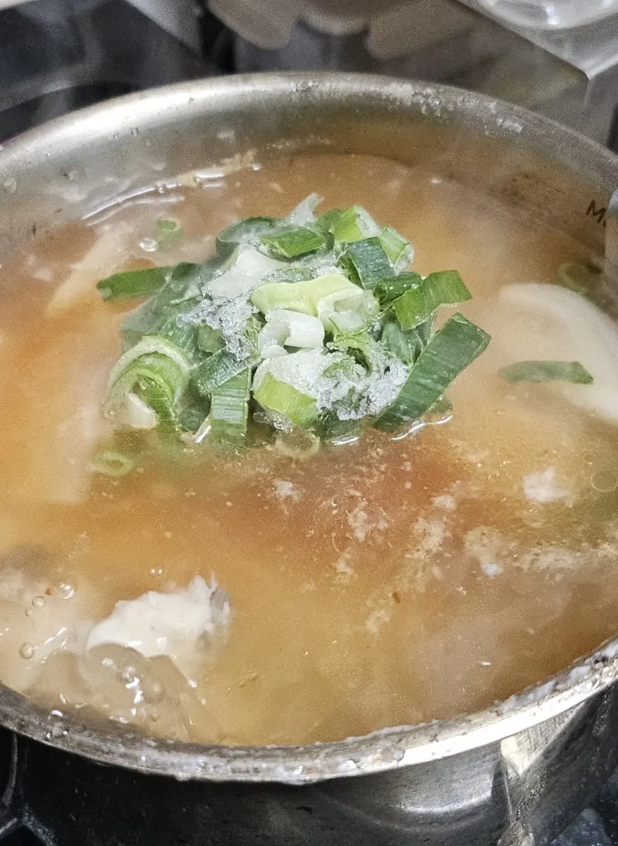 생선 머리로 끓인 얼큰한 매운탕