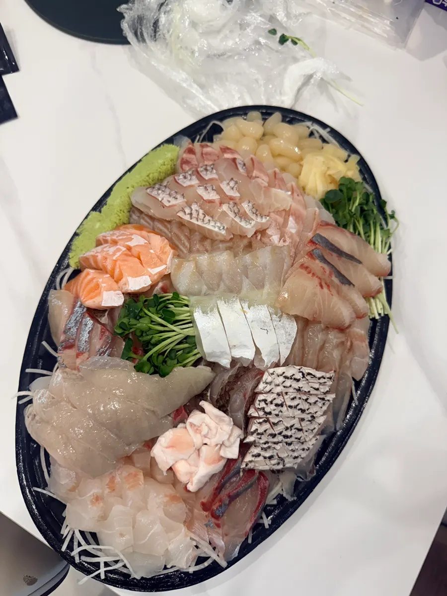 Croaker swim bladder and sashimi selection