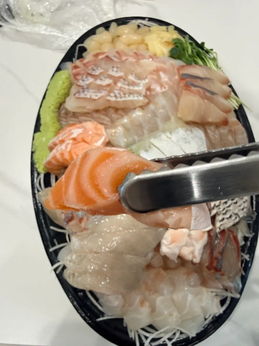 Various thick-cut white-fish sashimis