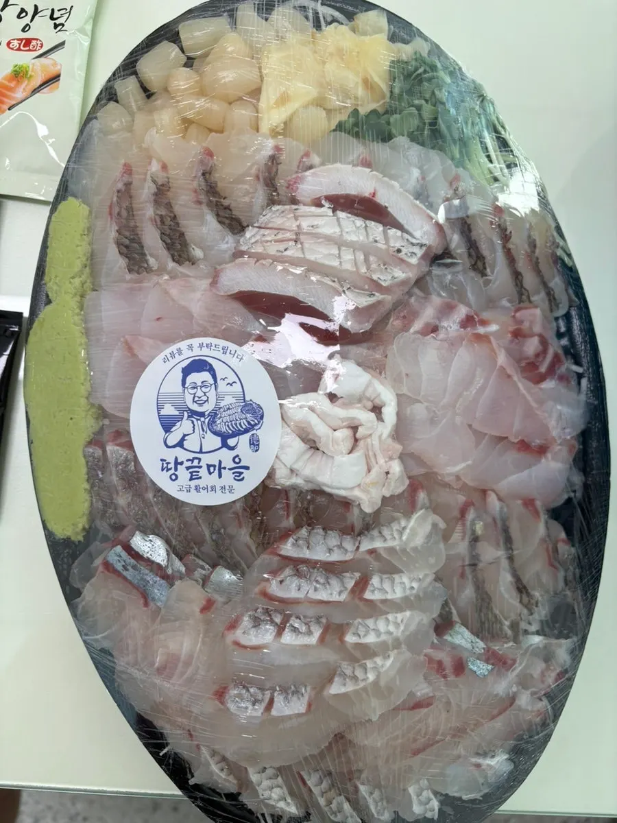Contents of the assorted croaker sashimi takeaway