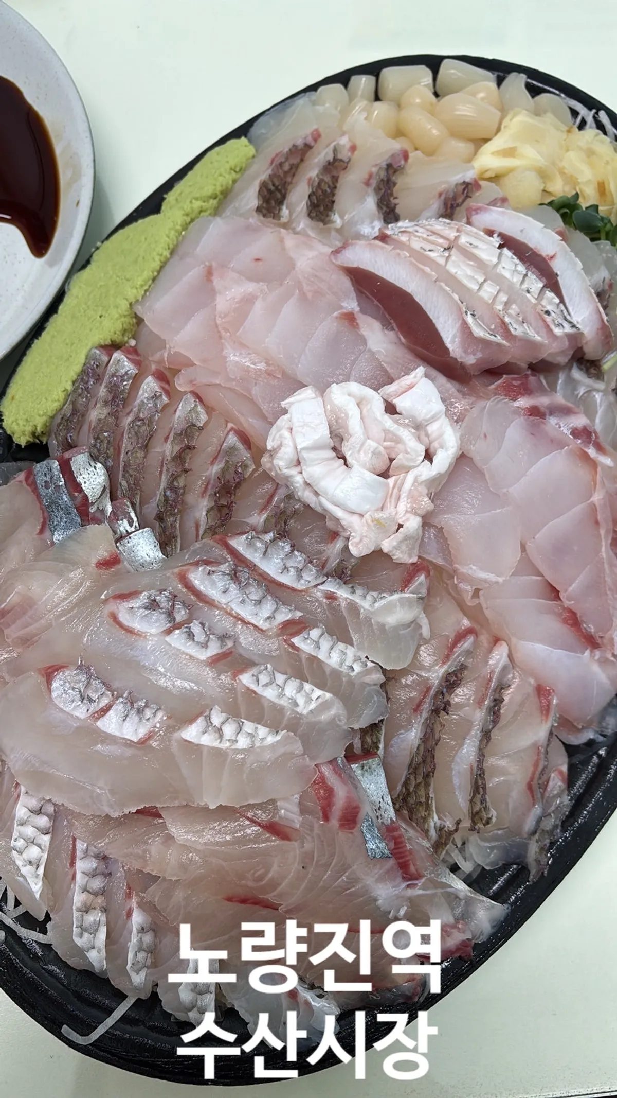 Thick-cut assorted croaker sashimi