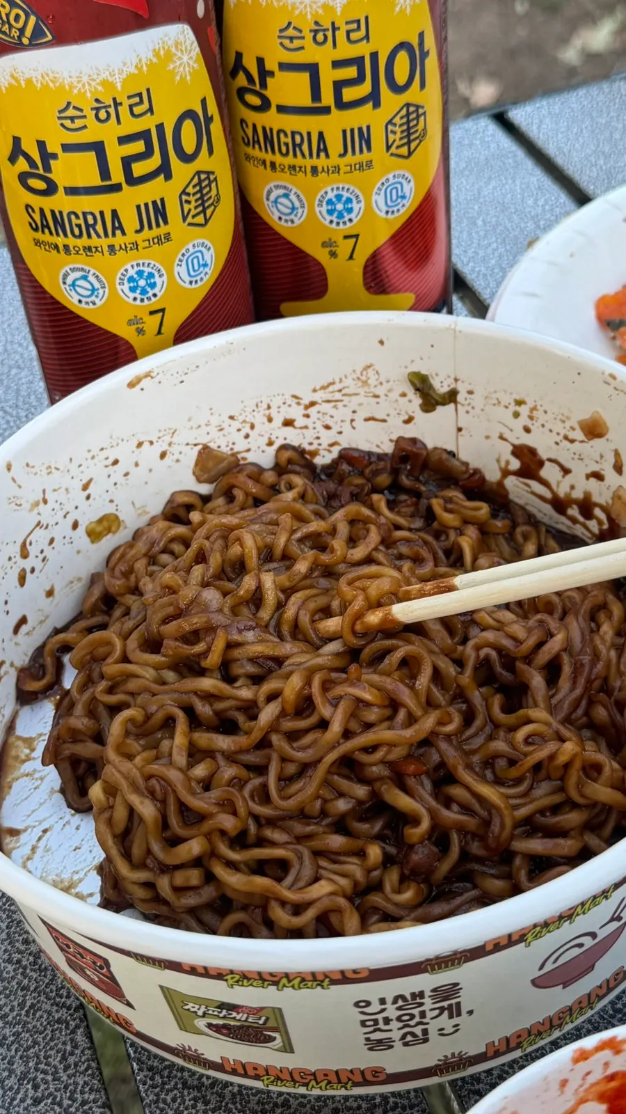 맑은 날씨의 여의도 한강공원 전경