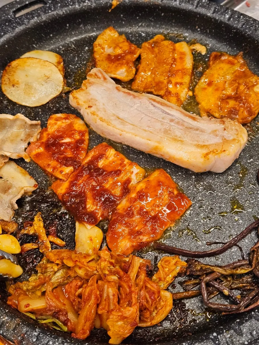 후반부까지 채워진 냉삼한옥 돌판