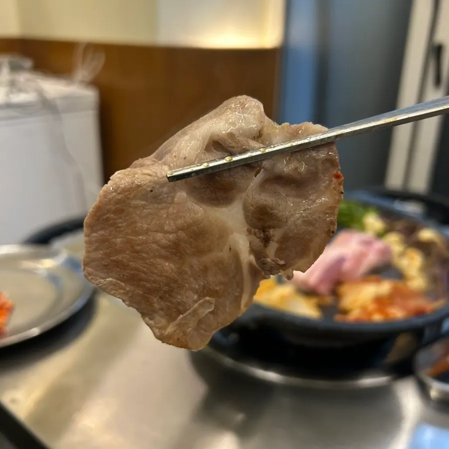 한입 크기로 잘라 구운 냉동 목살