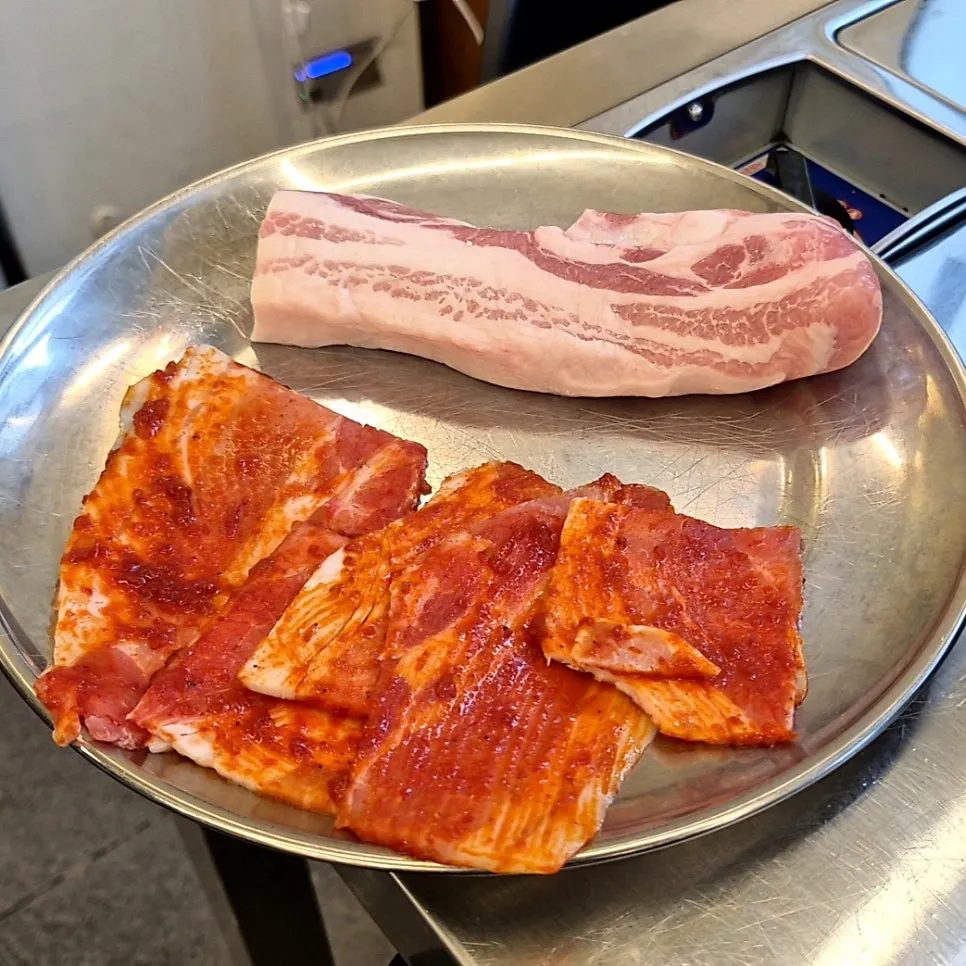 Golden-grilled frozen pork belly