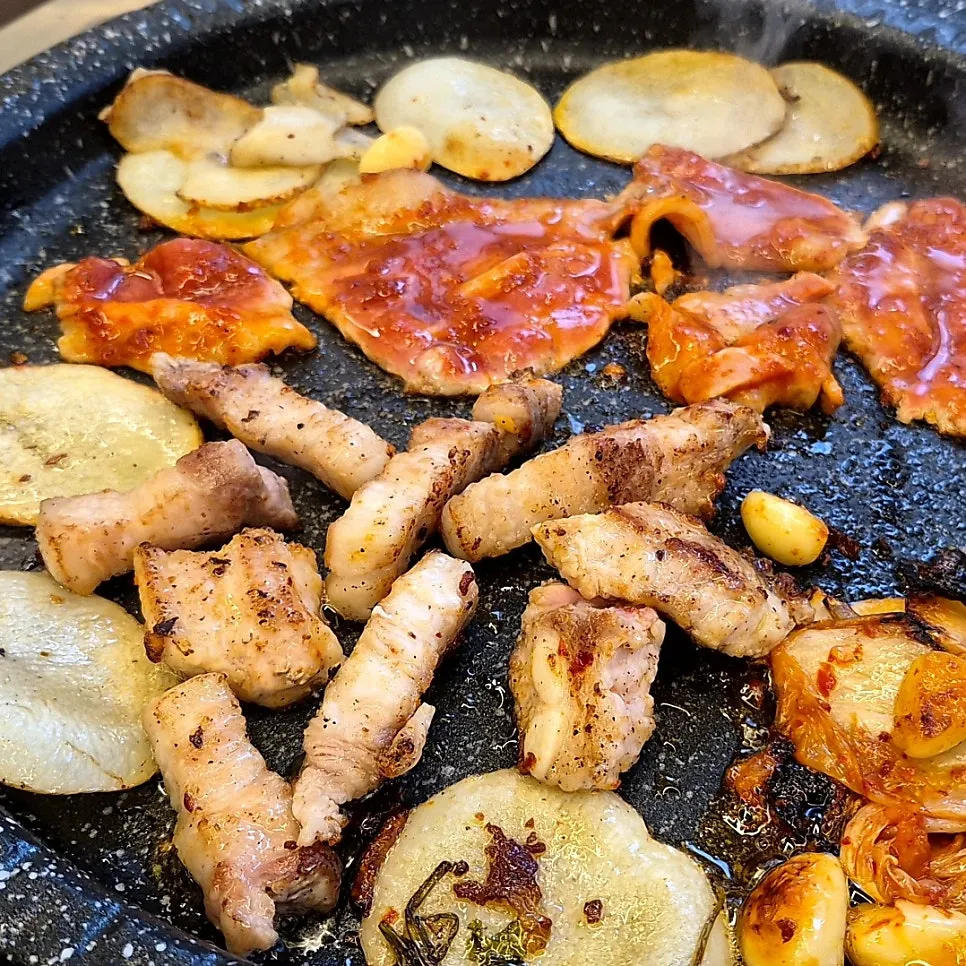 Grilled house gochujang pork belly soaked in seasoning